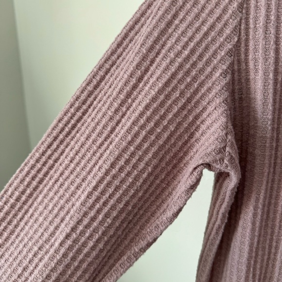 Sanctuary Light Pink Waffle Knit Long Sleeve V-Neck Top Size Medium Casual - Picture 8 of 10